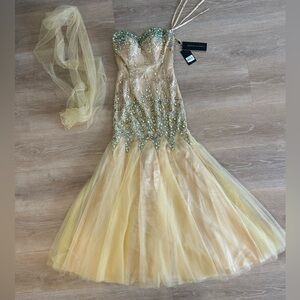 Elegant Yellow Evening Gown